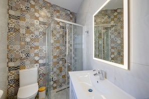 Apartment (2 Bedrooms) | Bathroom