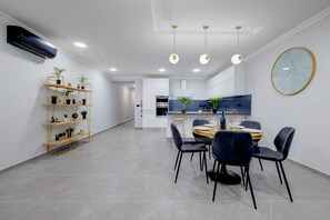 Apartment (3 Bedrooms) | Dining