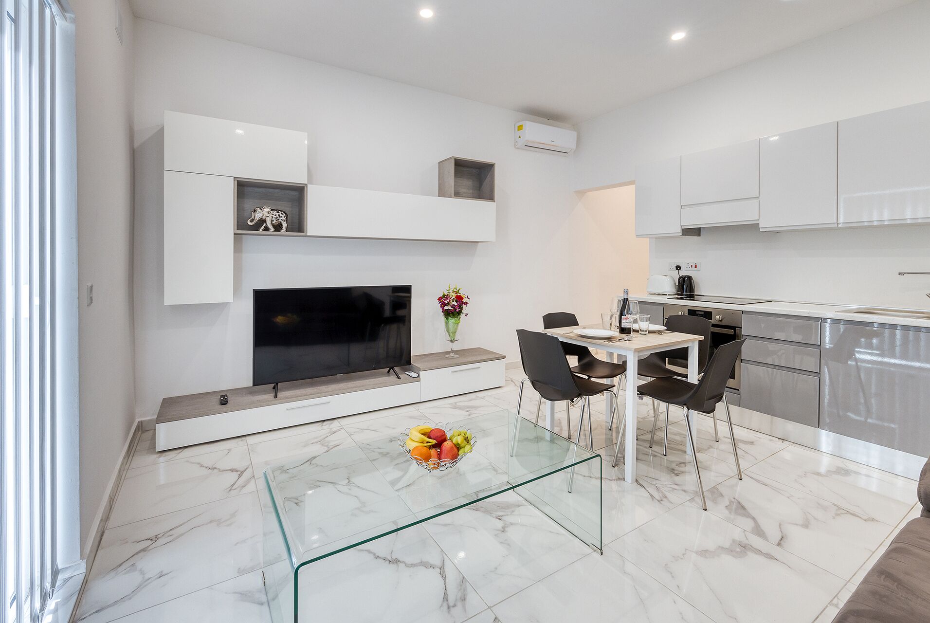 Modern 1BR Apartment, Central Location