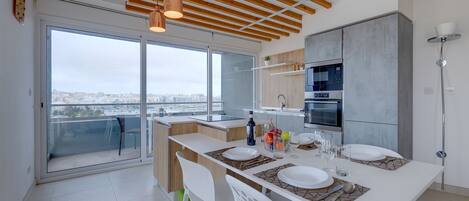 Microwave, oven, dan pemanggang roti