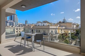 Balcony - Cosy 1BR Apartment in Central St Julian's (Swieqi)