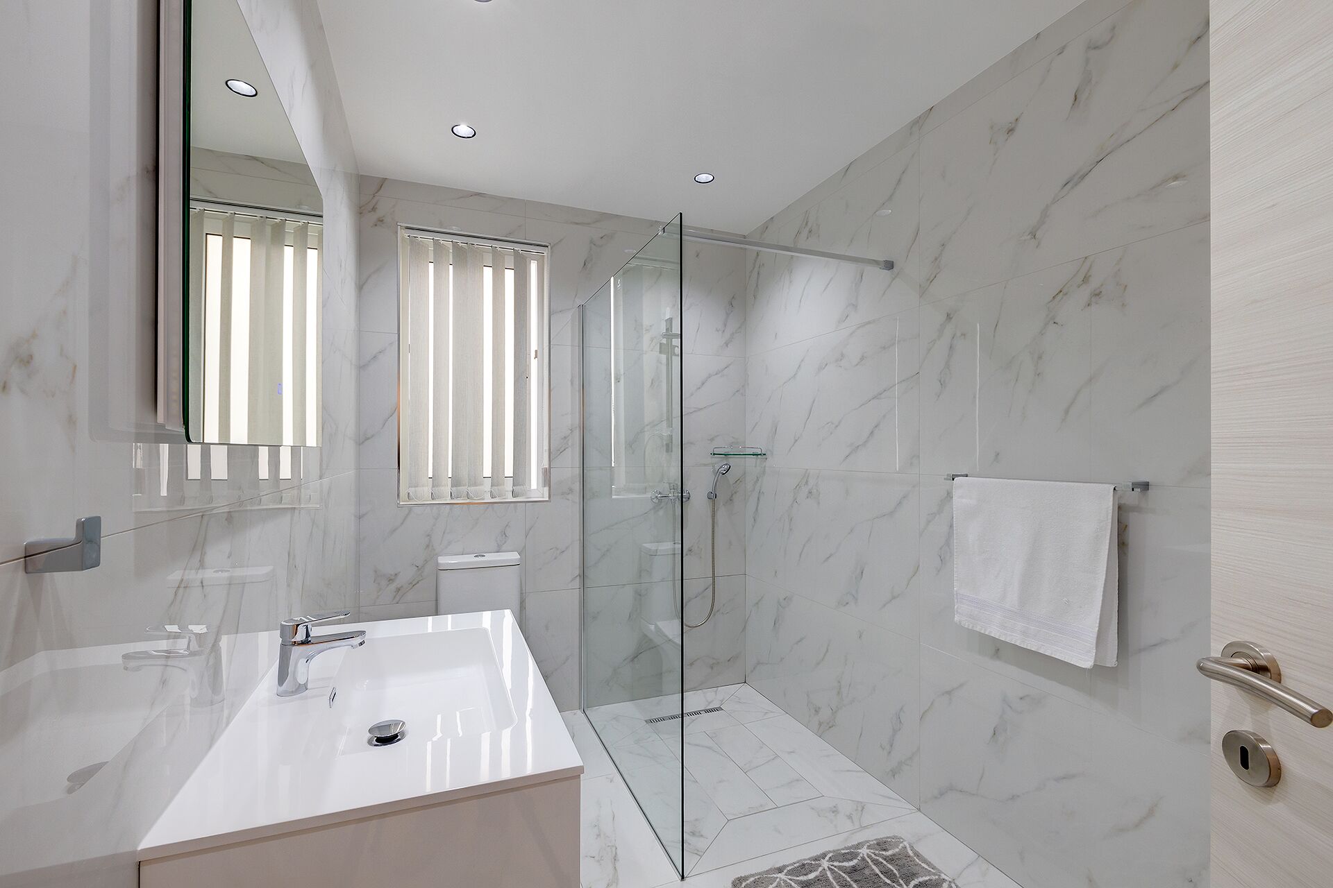 Stylish 2BR Apartment in Central St Julians