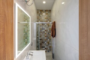 Bathroom - Perfect Location, Cosy 1BR Apartment (Sliema)