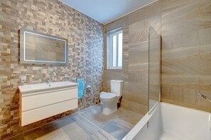 Appartement (2 Bedrooms) | Salle de bain | Serviettes fournies