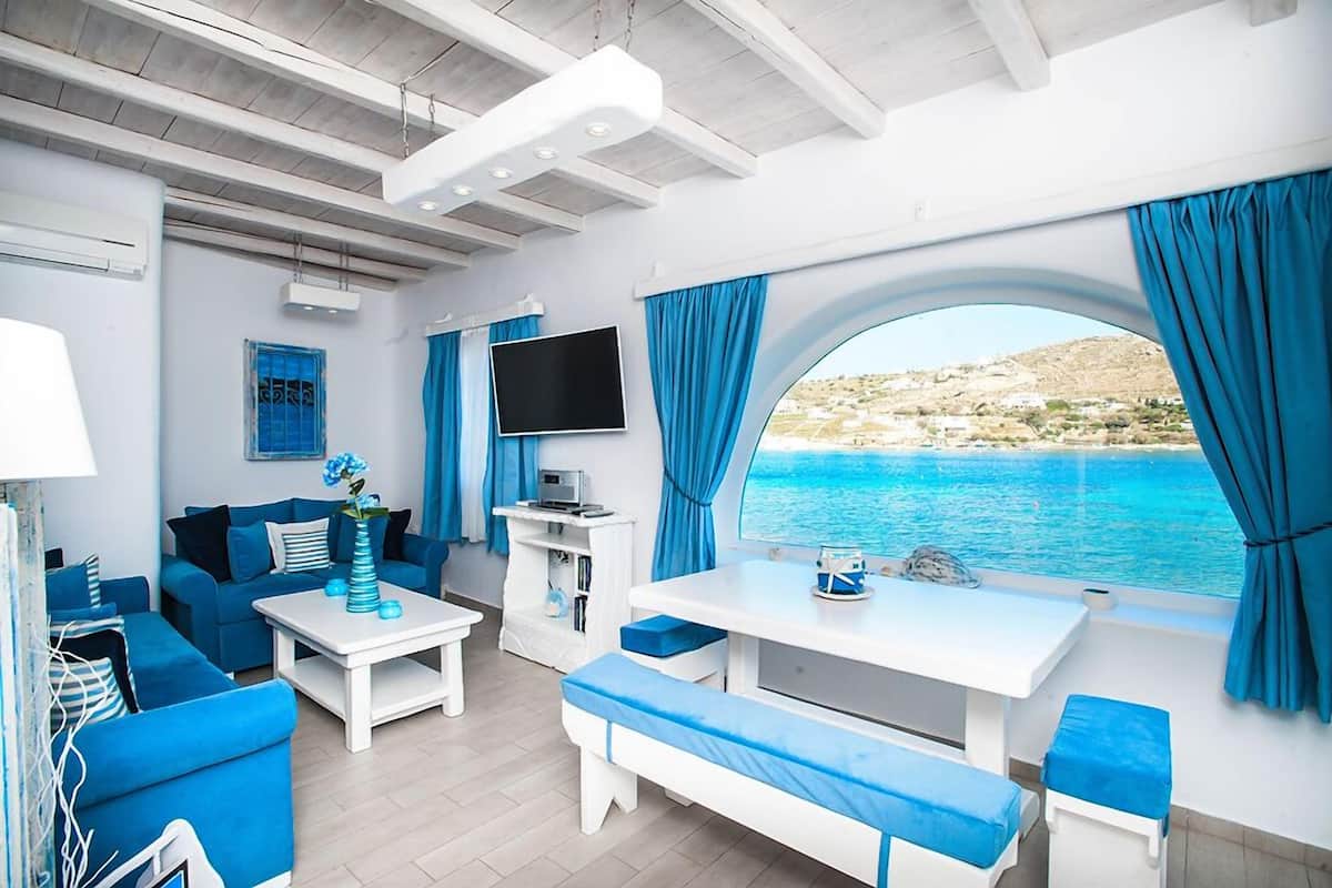 BLUE LUXURY HOUSE SEA FRONT | Living area