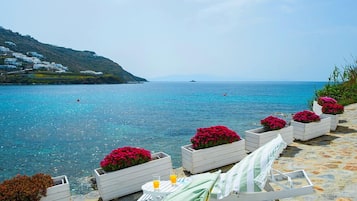 BLUE LUXURY HOUSE SEA FRONT | Hiên