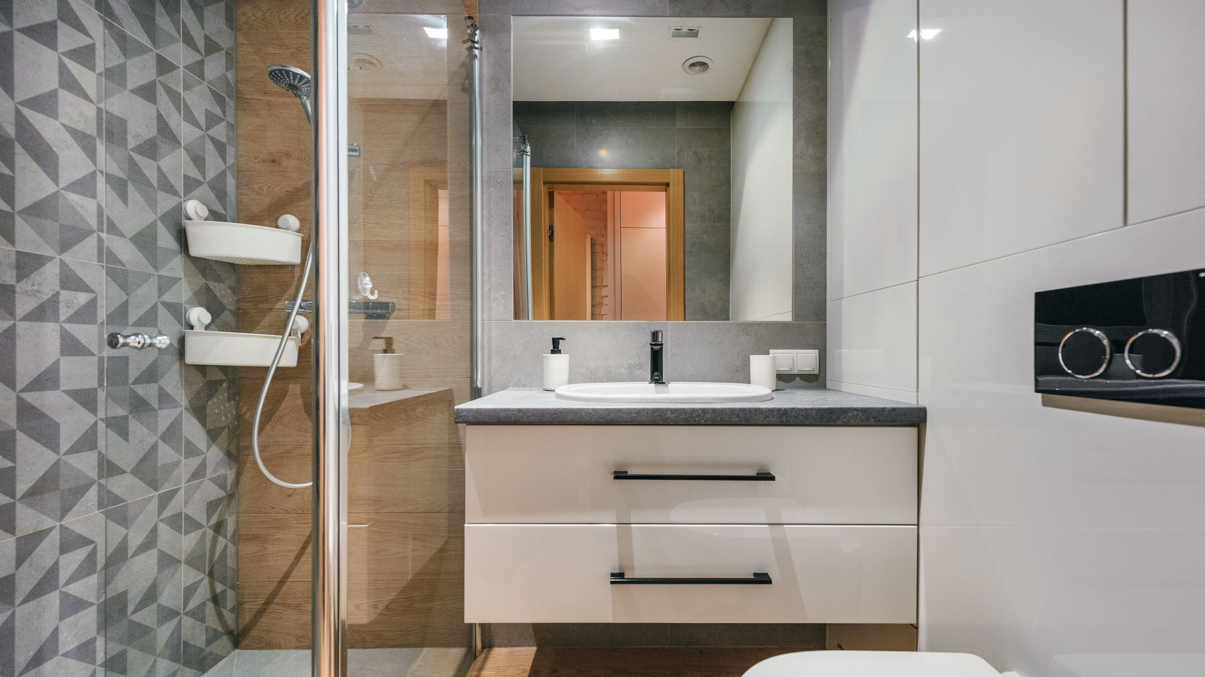 Apartment (16/5) | Bathroom | Shower, hair dryer, towels