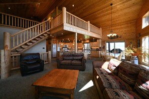 TV, fireplace, offices - *New Listing* | Sleeps 17 | 6 Bed 4 Bath | Water Access (Island Park)