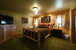 6 bedrooms, travel crib, WiFi, bed sheets