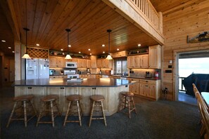 Fridge, microwave, oven, stovetop - *New Listing* | Sleeps 17 | 6 Bed 4 Bath | Water Access (Island Park)