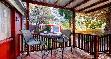 Tullys Hut - Walk to Hikes & Waterfalls