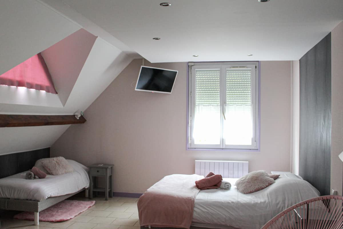 Habitación triple superior (Divine) | Wifi gratis y ropa de cama