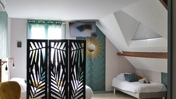 Superior Triple Room (Evasion) | Free WiFi, bed sheets