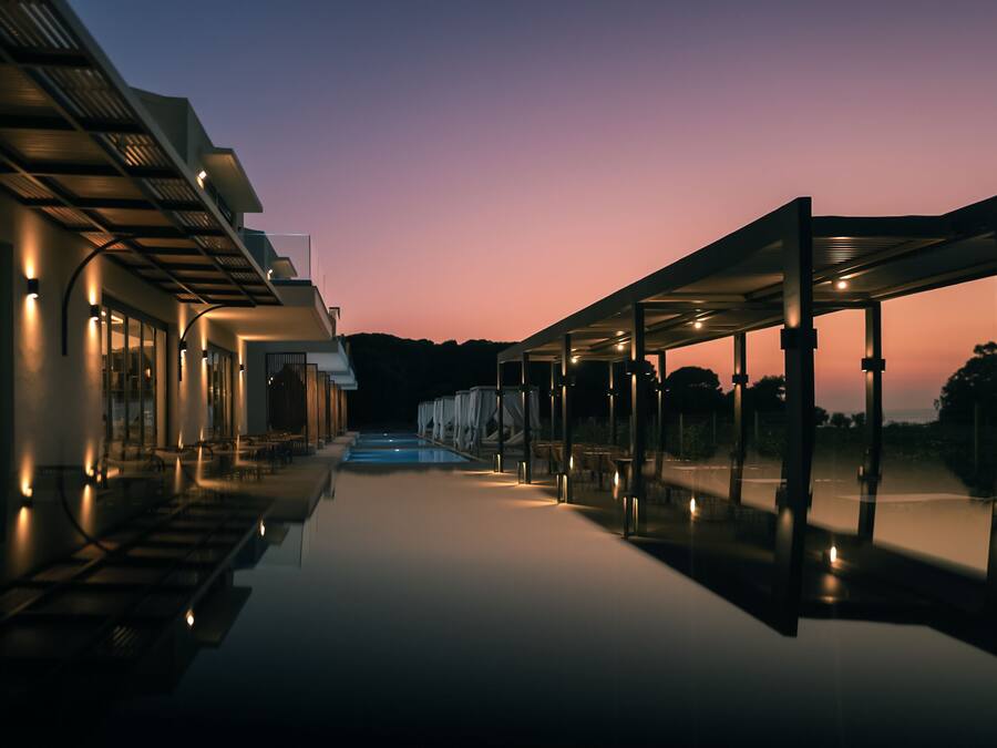 Seasonal outdoor pool, pool umbrellas, sun loungers