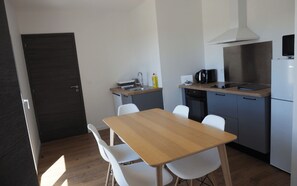 Fridge, oven, dishwasher, coffee/tea maker - Vacation home in the Jura (4 to 5 people) (PASSENANS)