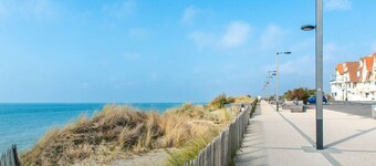 Seafront Apartment with Balcony, Parking & Elevator in Merlimont