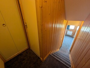 A hallway with a wooden door and a radiator in the background. - Duplex Apartment 2 Rooms · Ski-in/Ski-out · Terrace (Plagne Villages)