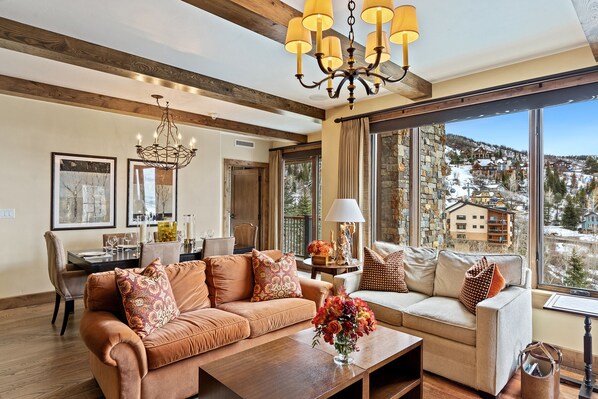 TV, fireplace - Edgemont 2302 Luxury On Mountain Condo With Ski-In/Ski-Out Access! (Steamboat Springs)