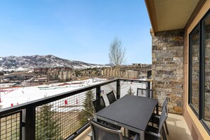 Outdoor dining - Edgemont 2302 Luxury On Mountain Condo With Ski-In/Ski-Out Access! (Steamboat Springs)