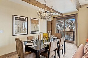 Dining - Edgemont 2302 Luxury On Mountain Condo With Ski-In/Ski-Out Access! (Steamboat Springs)