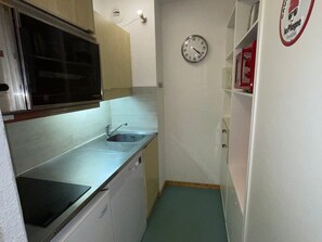 Kühlschrank, Ofen, Herdplatte, Geschirrspüler
