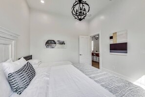 2 bedrooms, premium bedding, iron/ironing board, free WiFi