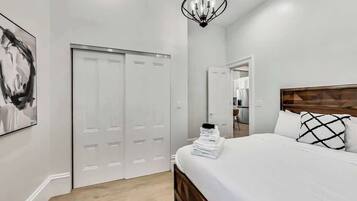 2 camere, biancheria da letto di alta qualità, ferro/asse da stiro