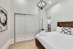 2 chambres, literie de qualité supérieure, fer et planche à repasser