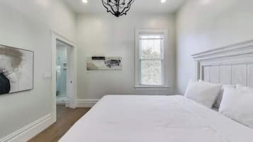 2 sovrum, sängtillbehör av högsta kvalitet och strykjärn/strykbräda