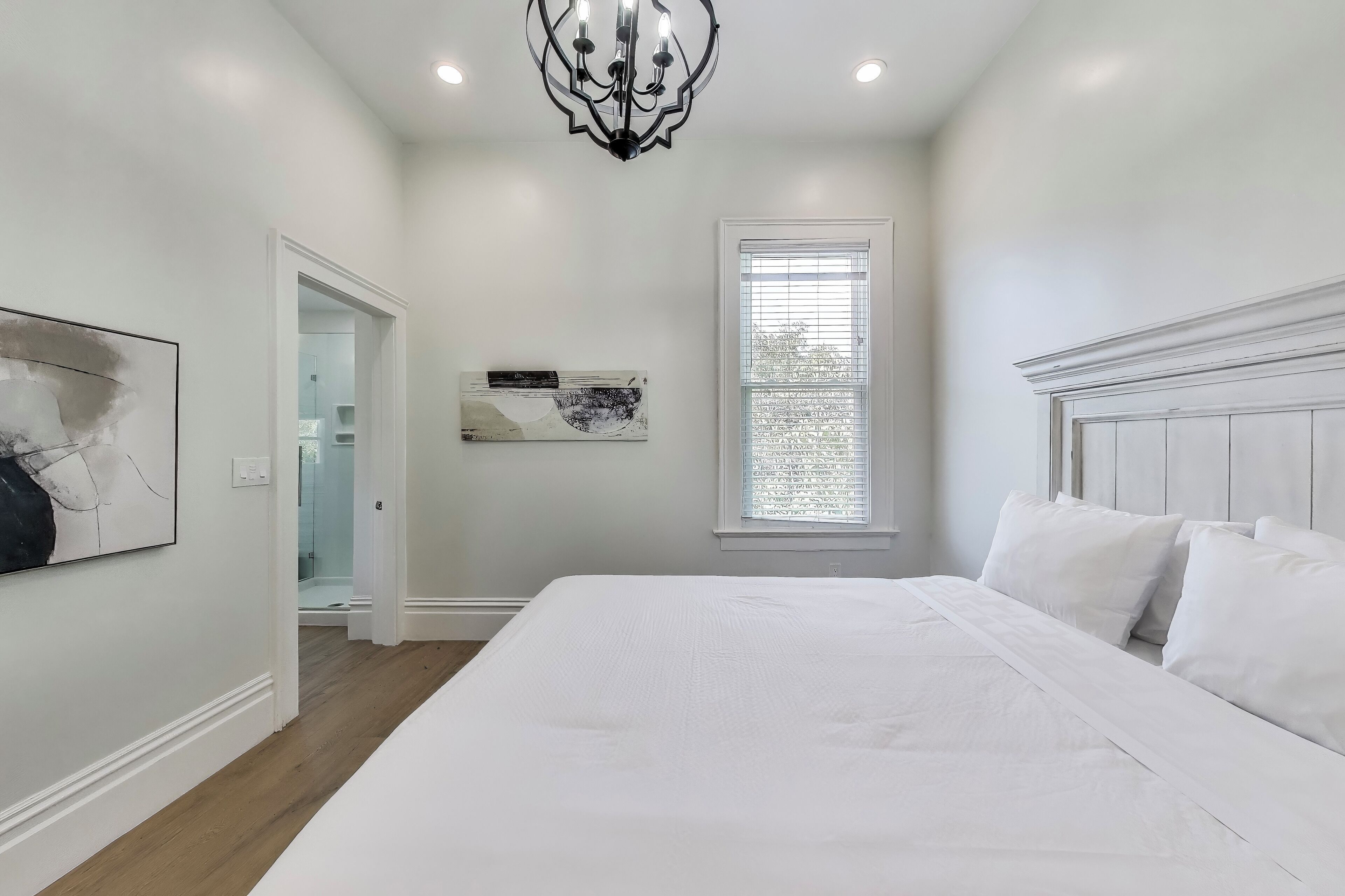 2 soverom, sengetøy av topp kvalitet og strykejern/-brett