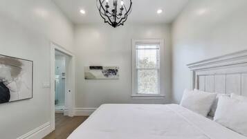 2 soverom, sengetøy av topp kvalitet og strykejern/-brett