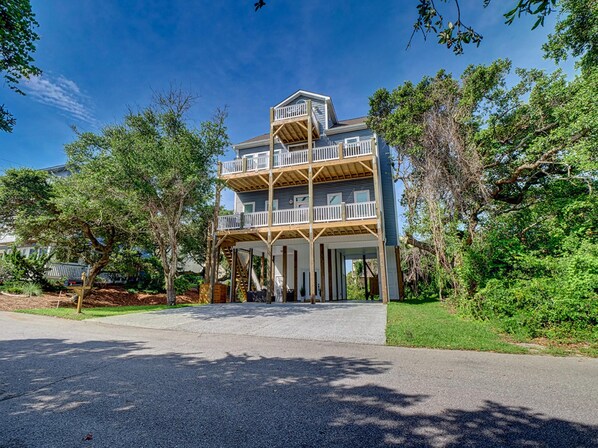 House, 5 Bedrooms | Exterior