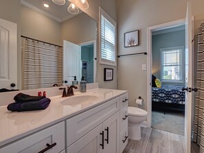 House, 5 Bedrooms | Bathroom