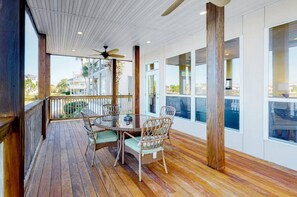 Villa, 2 Bedrooms | Dining