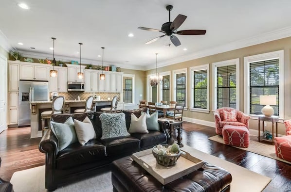 Villa, 4 Bedrooms | Living room
