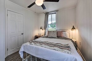 3 chambres, bureau, fer et planche à repasser, lit de bébé portatif