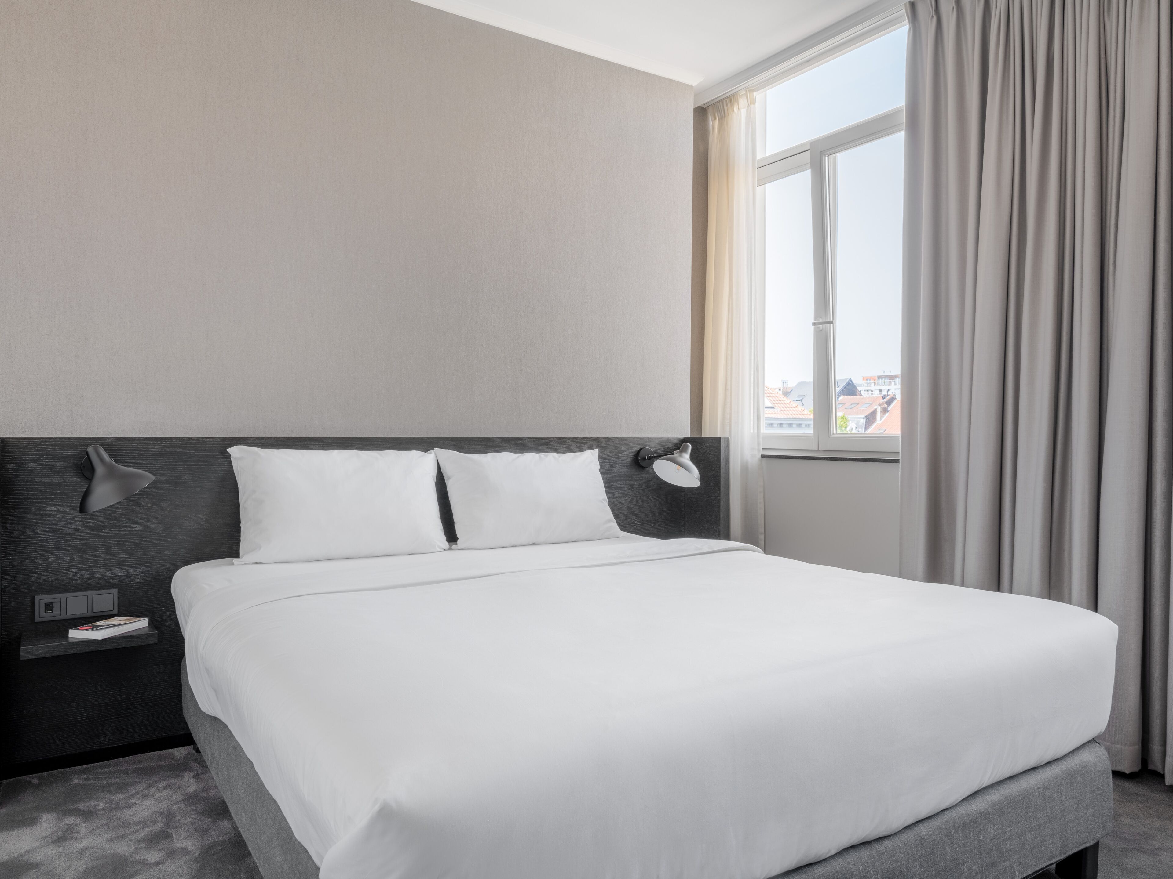 XL Room, Separate Living Area, Bathtub | Premium bedding, minibar, individually decorated, individually furnished