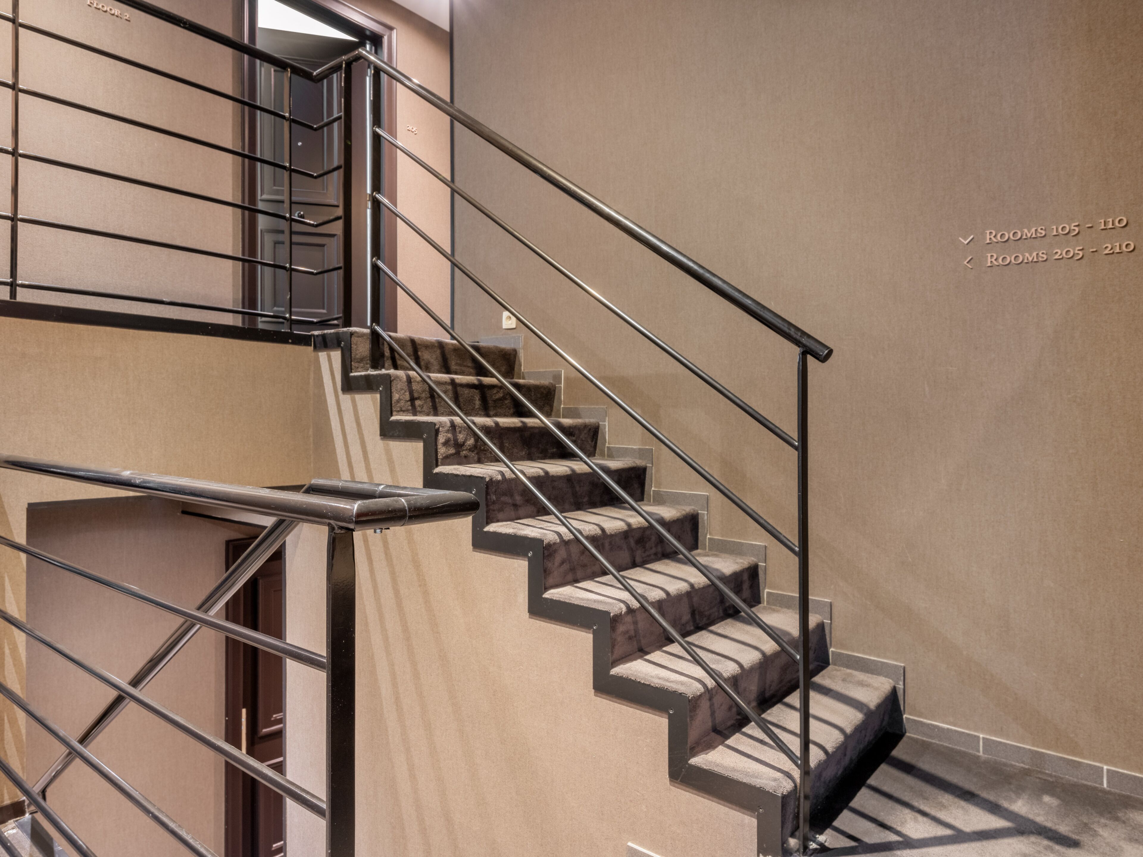 Medium Room | Living area | 30-inch flat-screen TV with cable channels, TV, Netflix