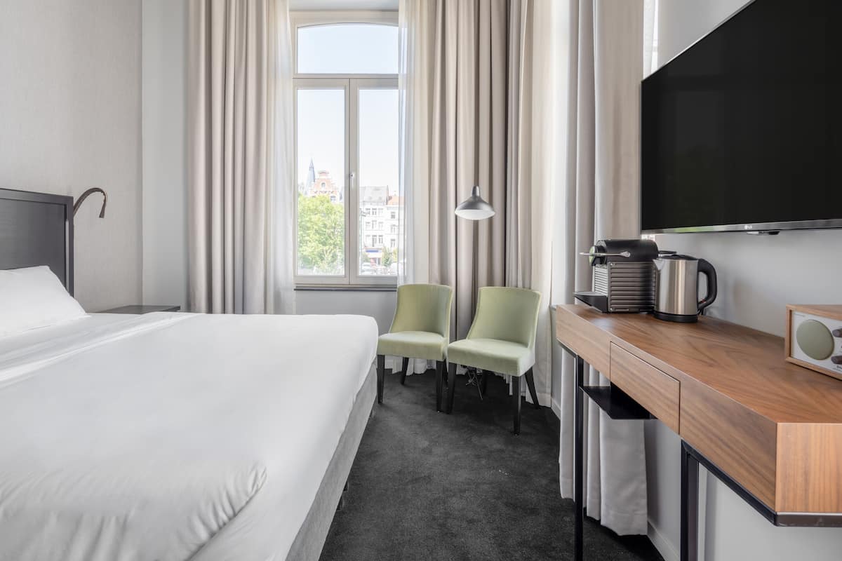 Medium Room with Desk | Living area | 30-inch flat-screen TV with cable channels, TV, Netflix