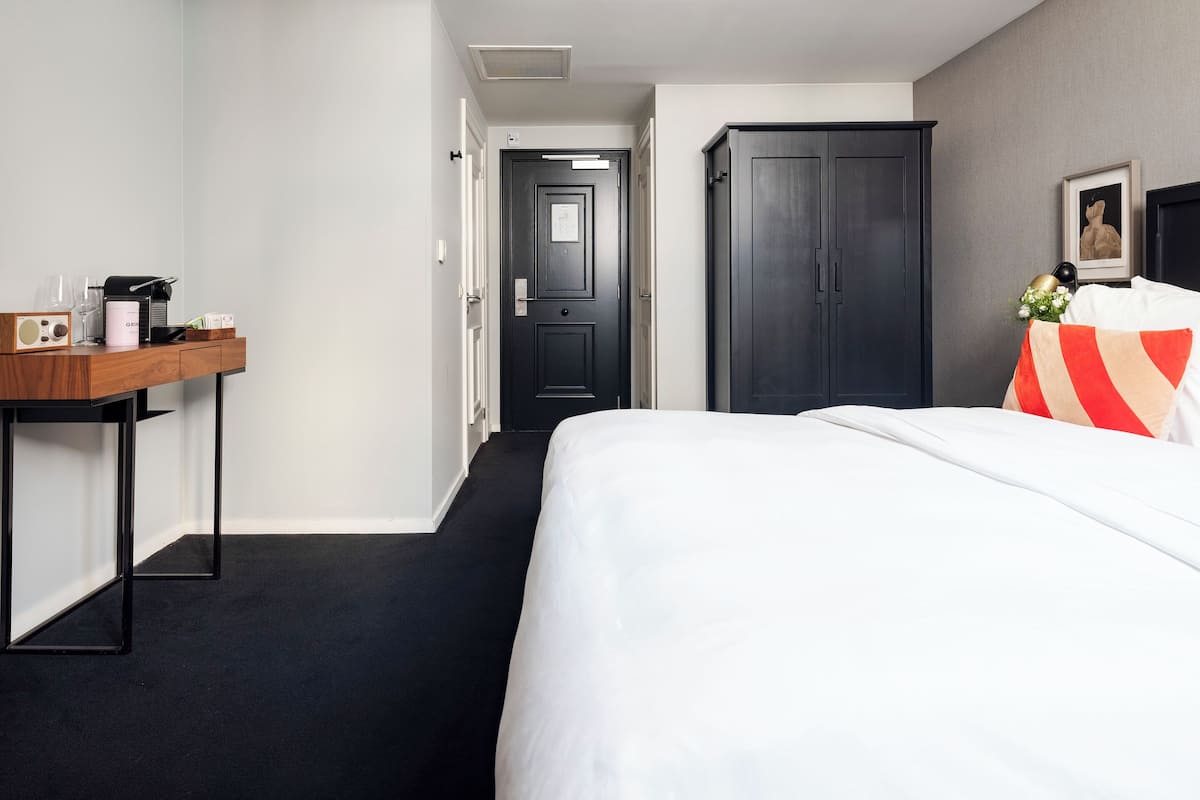 1 bedroom, premium bedding, minibar, individually decorated