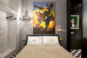 Design House | 1 bedroom, in-room safe, blackout drapes, soundproofing