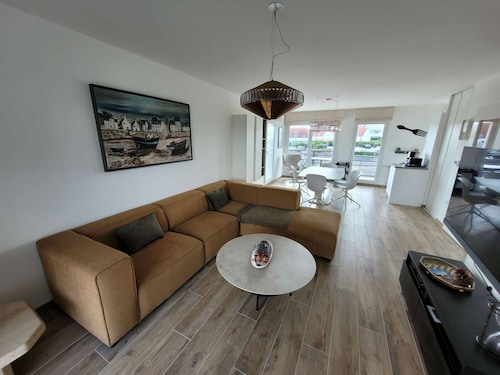 Stunning Modern Duplex 3 Bedrooms - Terrace - Parking - WIFI (Sleeps 6)