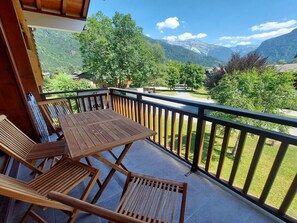 Outdoor dining - Cozy apartment with balcony near the center (Samoëns)