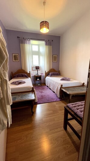 5 bedrooms, desk, iron/ironing board, free WiFi
