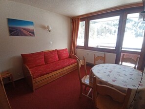 Interior - Cozy studio in Plagne Centre, direct piste access, sunny balcony (La Plagne)