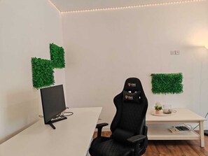 Standard Studio | Desk, laptop workspace, iron/ironing board, free WiFi - Sunlight City Apartment (Larnaca)