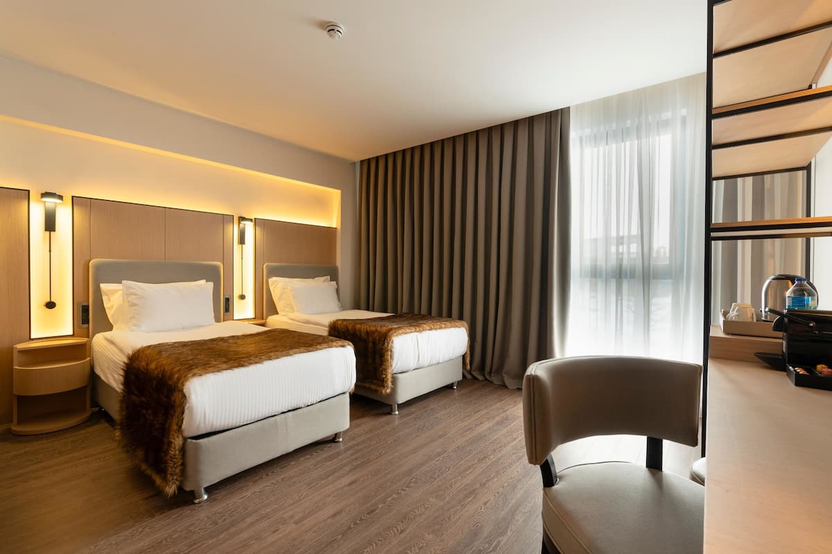 Junior Suite, Mountain View | Premium bedding, minibar, in-room safe, soundproofing