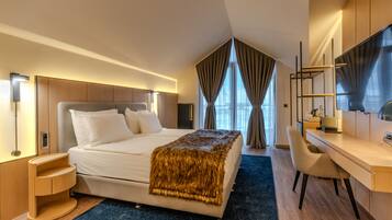 Suite de lujo | Ropa de cama de alta calidad y minibar