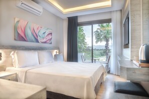 Minibar, in-room safe, laptop workspace, soundproofing - Feri Surf Hotel Datça (Datça)