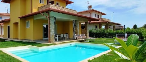 Piscine extérieure, piscine chauffée